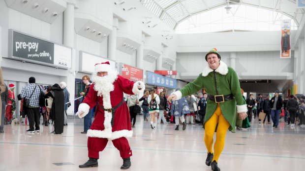 Santa and Buddy from the movie "elf" cosplay.