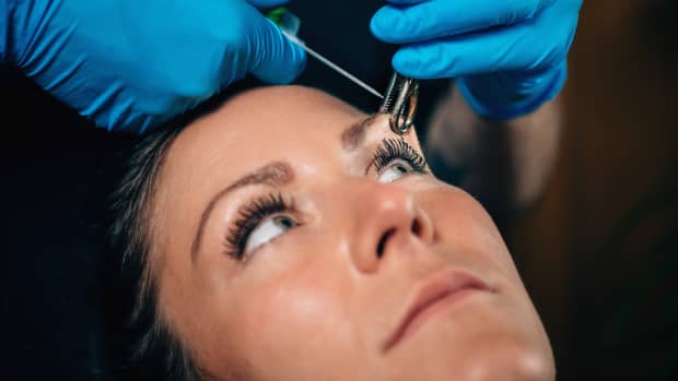 woman getting an eyebrow piercing