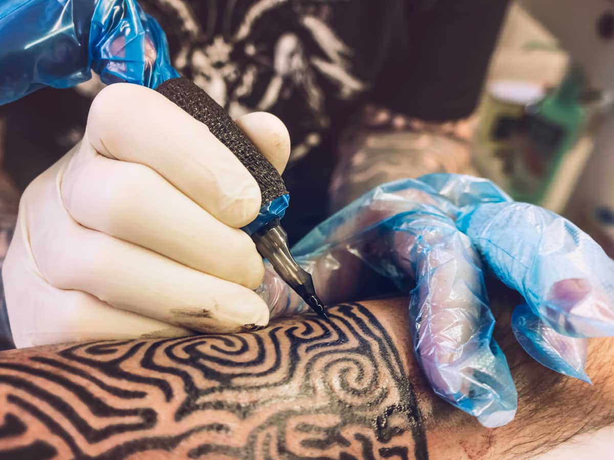 Lining 5rl needle, part 1 @inkwentro tattoo - YouTube
