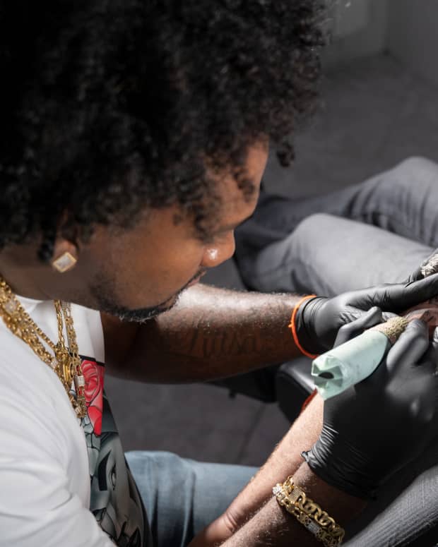 Tattoos in the Black Community: From Getting Inked to Facing Discrimination  – The Peacock Press